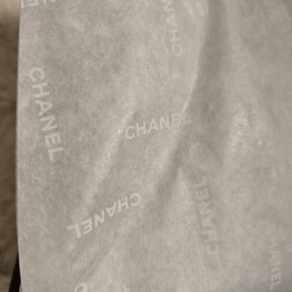 Authentic Chanel Gift Box w/ Tissue - Picture 5 of 6